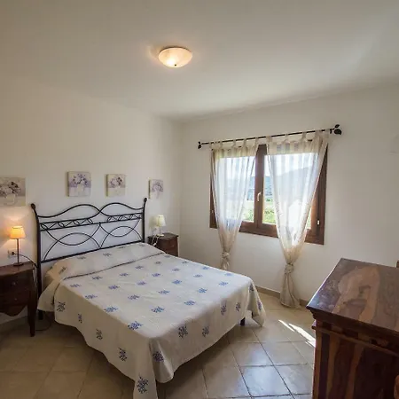 Villa Con Giardino 400 Mt Dalla Palau